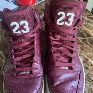 Maroon jordan’s